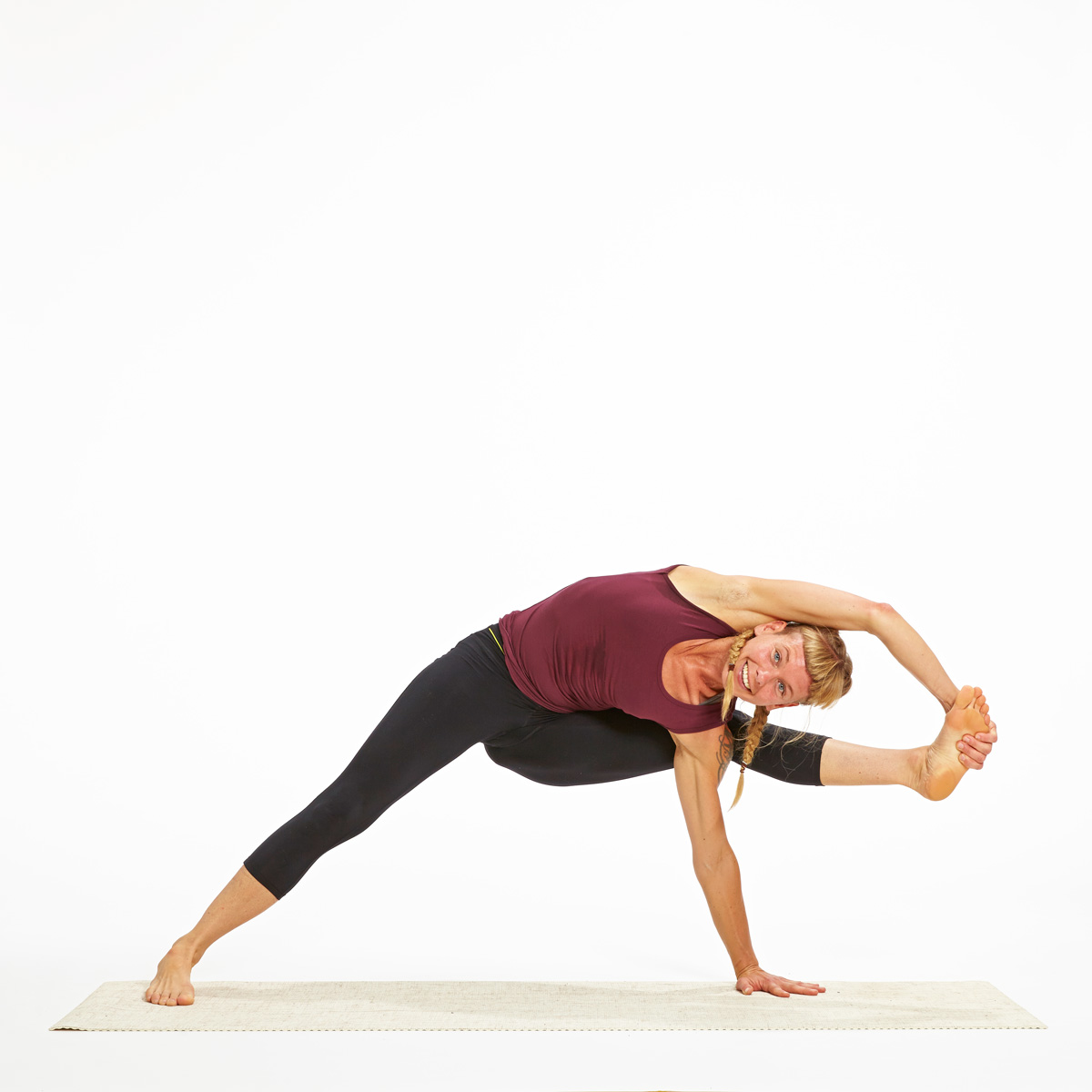 Yoga Inc. - YOGA INC TEACHER'S TIPS! 🧘🏻‍♀️ Join @yogoshann this week for  our #YogaTeachersTips to learn more on how to perfect the pose  Visvamitrasana. 1. Starting in Lizard Pose, tuck your