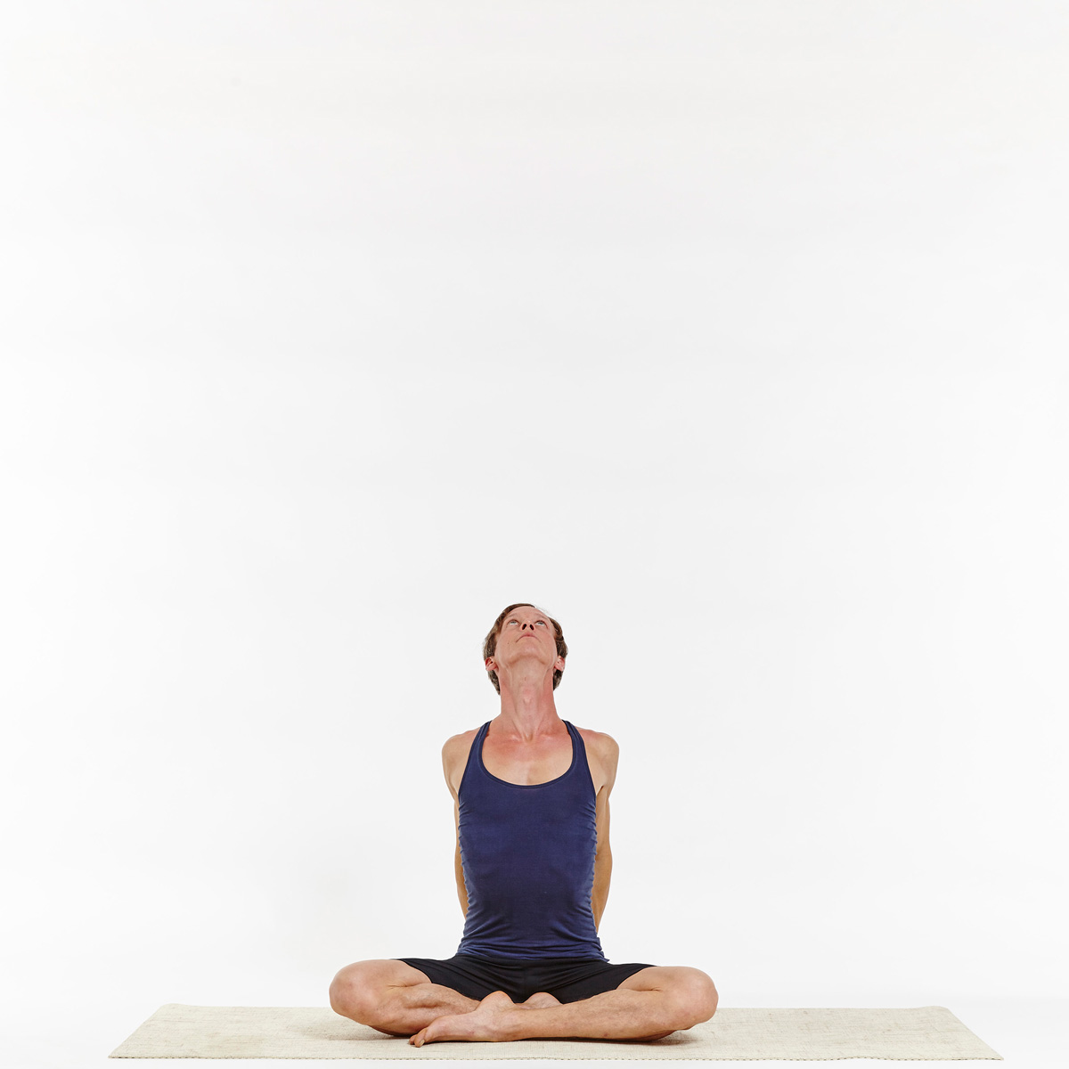 Sitting cross legged (sukhasana) problem : r/flexibility